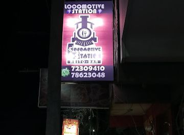 bolivia/salar-de-uyuni/bar/locomotive-station