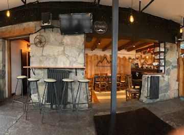 argentina/patagonia/bar/berkana-bar-de-lago