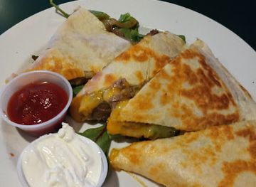 connecticut/naugatuck-valley/bar/dee-man-s-bar-grill-family