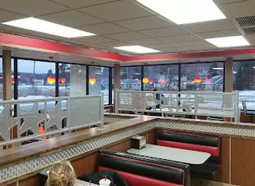 michigan/pictured-rocks-national-lakeshore/bar/hardee-s