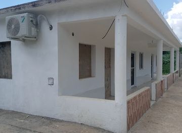 jamaica/cockpit-country/bar/hot-runnigs-spotrts-bar