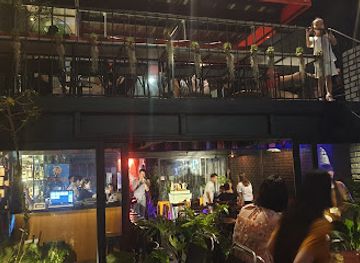 vietnam/north-central-coast/bar/ari-pub