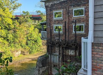ohio/cuyahoga-valley-national-park/bar/burntwood-tavern