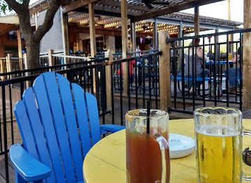 texas/edwards-plateau/bar/fiddlestrings-bar-patio