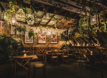 australia/central-queensland/bar/canvas-club