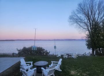 vermont/lake-champlain/bar/bravo-zulu-lakeside-bar
