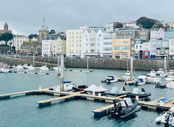 guernsey/st-peter-port-waterfront/bar/sorrento