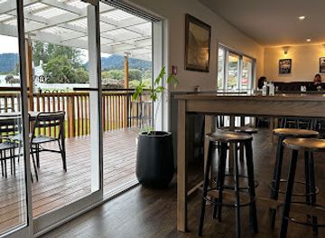 new-zealand/west-coast/bar/betsey-jane-eatery-bar