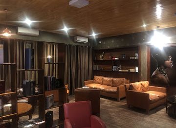 liberia/monrovia/bar/lit-cigar-lounge
