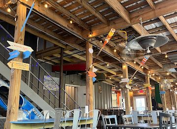 arkansas/ouachita-national-forest/bar/wrecked-canoe-bistro-patio