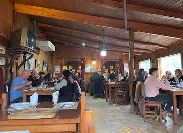 chile/tierra-del-fuego/bar/las-cotorras