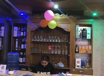 nepal/kathmandu/durbar-square/bar/old-eden-hiphop-bar