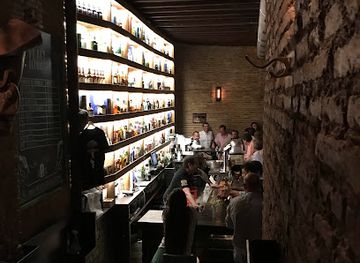 spain/granada/bar/garrison-drinks-music