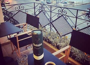 malta/gzira/bar/the-crew-cafe-bar