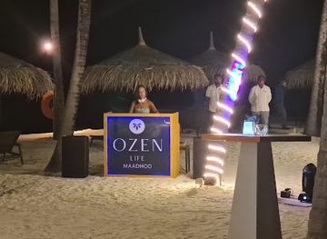 maldives/gulhi-island/bar/joie-de-vivre