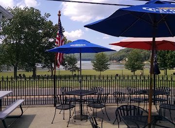 connecticut/bear-mountain/bar/lakeside-pub