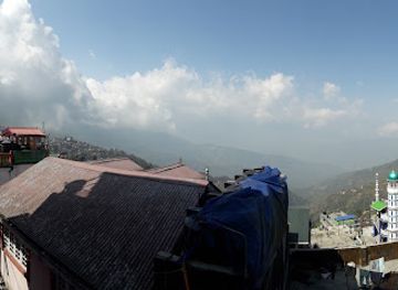 india/darjeeling/tiger-hill/bar/simla-bar-restaurant-best-party-place