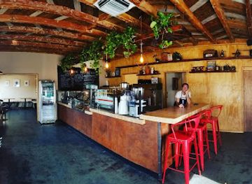 california/joshua-tree/bar/giant-rock-meeting-room