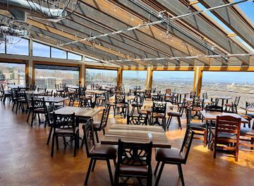 utah/solitude-mountain-resort/bar/eight-settlers-restaurant-distillery