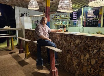 tanzania/western-zone/bar/arnoldi-s-on-the-cliff-bar-bites