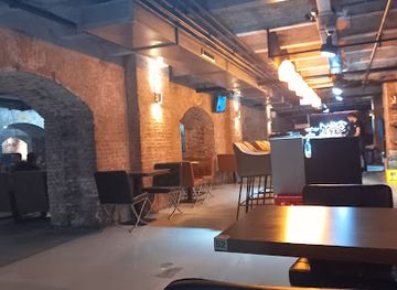 netherlands/rotterdam/kop-van-zuid/bar/mio-cocktail-en-lounge