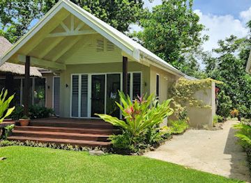 vanuatu/espiritu-santo/bar/zafrollys-beach-house