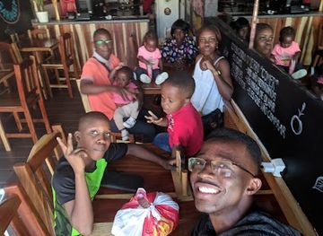 angola/bie-plateau/bar/hamburgueria-e-churrasqueira-na-garagem