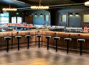 tennessee/jack-daniel-s-distillery/bar/nearest-green-distillery