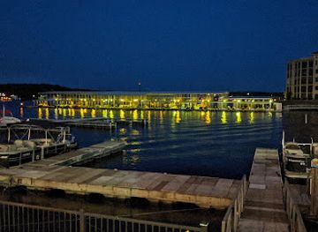 missouri/ha-ha-tonka-state-park/bar/dog-days-bar-and-grill