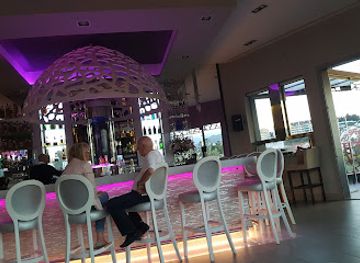 spain/andalusia/bar/six-bar