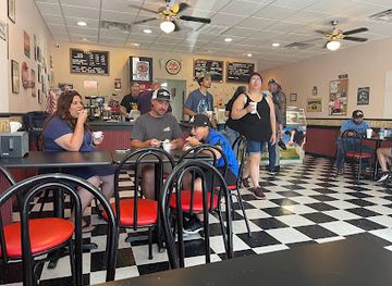 tennessee/jack-daniel-s-distillery/bar/prince-s-parlor