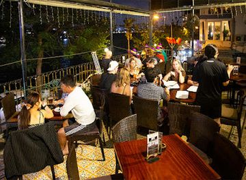 vietnam/hanoi/tay-ho-district/bar/the-republic