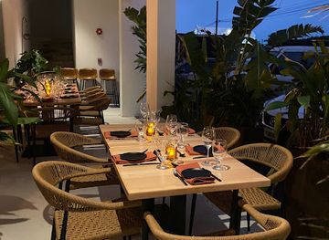 turks-and-caicos-islands/sibonne-beach/bar/embers