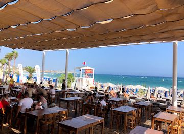cyprus/makronissos-beach/bar/paradisos-beach-venue