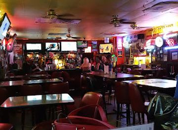 ohio/dayton/bar/red-carpet-tavern