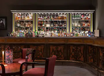 Club Bar
