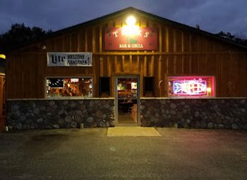 michigan/pere-marquette-state-forest/bar/traks-bar-grill