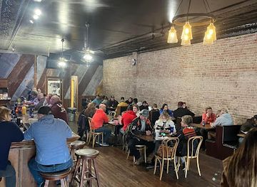 kentucky/sheltowee-trace-national-recreation-trail/bar/down-on-main