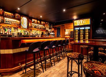 netherlands/amsterdam/de-wallen/bar/dutch-courage