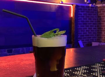 portugal/setubal/bar/crazy-dolphin-pub