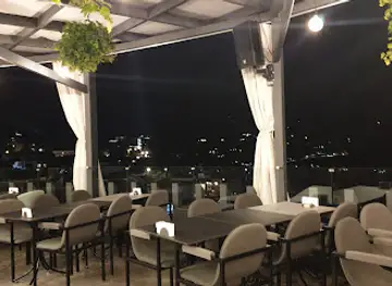 Hill 7 lounge