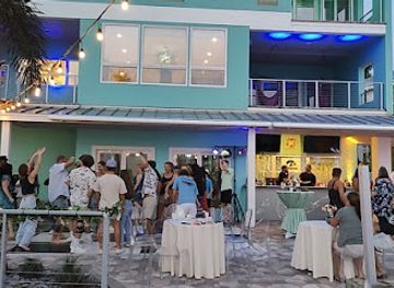 florida/honeymoon-island-state-park/bar/hook-line-drinker