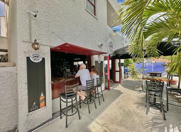 sint-maarten/dawn-beach/bar/huppel-the-pub