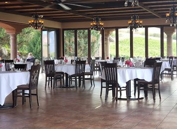 washington/lake-chelan/bar/tsillan-cellars