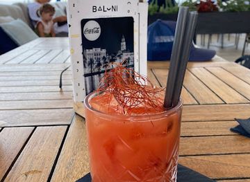 croatia/split/meje/bar/baloni-cocktails-cafe