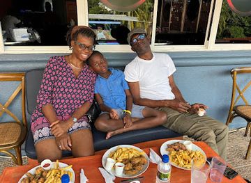 grenada/morne-rouge-beach/bar/sizzle-bar-lounge