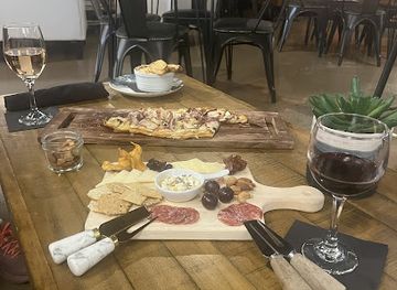 utah/st-george/bar/social-district-boutique-bistro