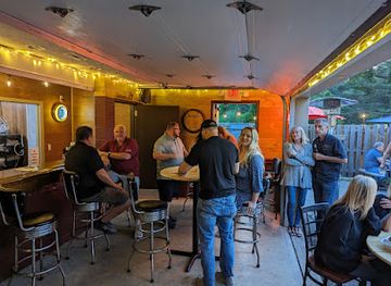 ohio/punderson-state-park/bar/uncs-patio-lounge