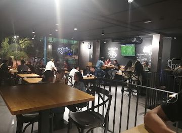 ecuador/guayaquil/bar/golden-prague-pub-urdesa