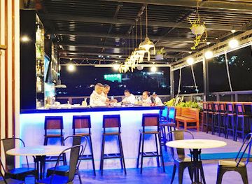 indonesia/papua/bar/the-roof-bar-and-lounge-front-one-hotel-jayapura
